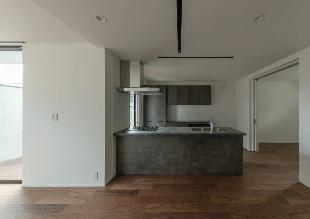 A Courtyard House That Embraces Light