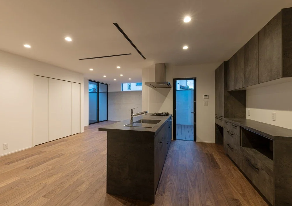 A Courtyard House That Embraces Light