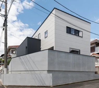 光を受けとめるコートハウス｜シューズクロークのある家｜外観｜注文住宅