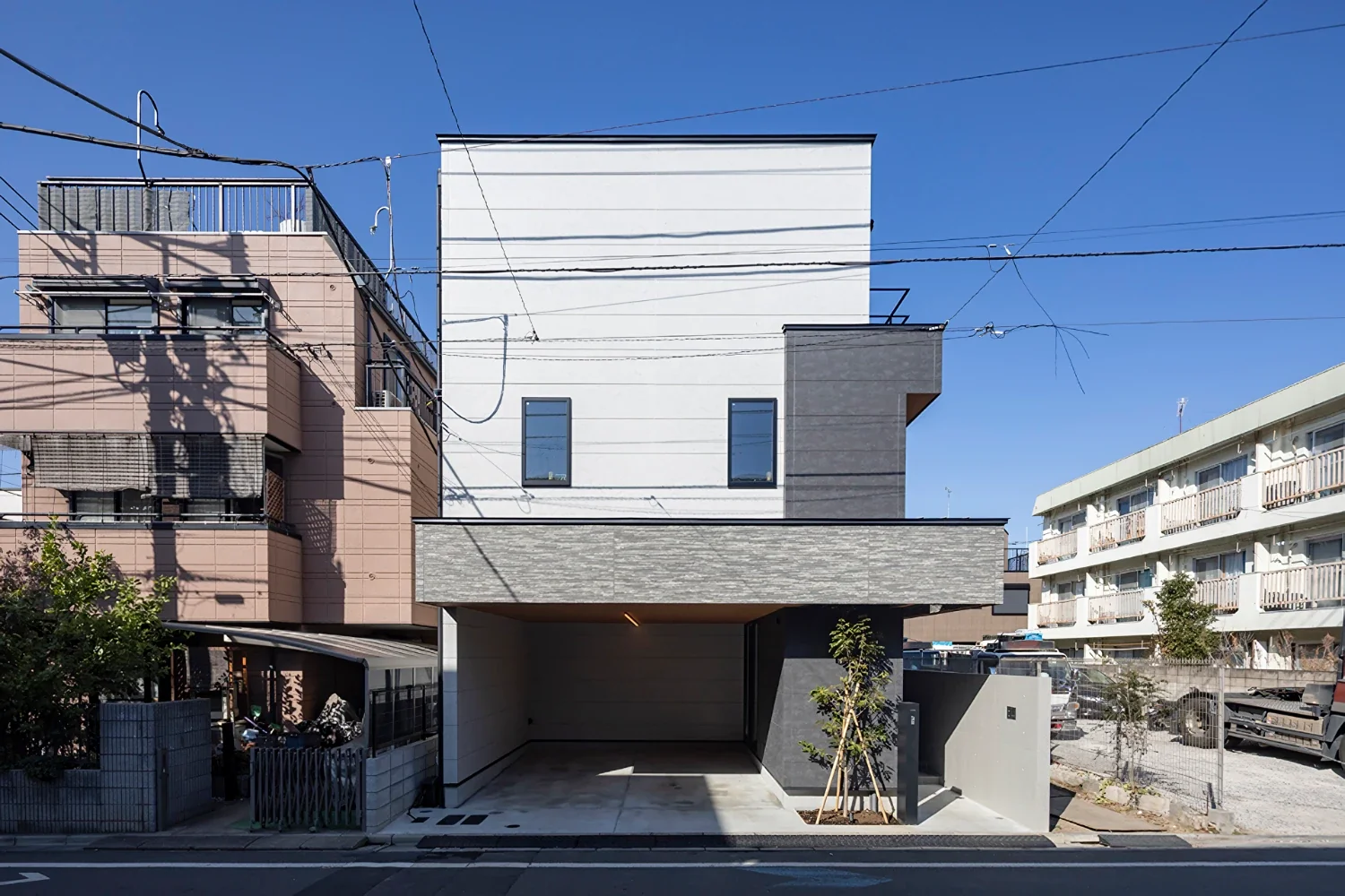 A House with “Ma” Connecting Two Households