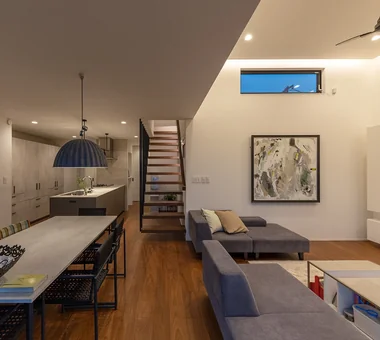 A House with a Deck Opening onto the View｜Hotel‑inspired Residence｜LDK｜Custom-built house
