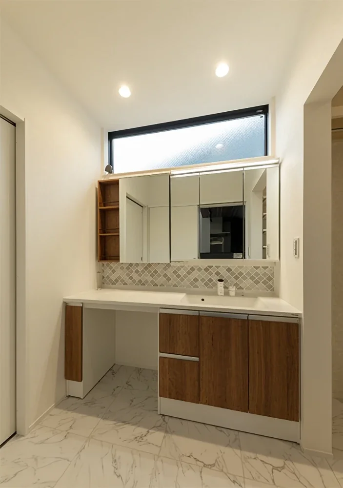 A House Opening Inward to Light and a Terrace