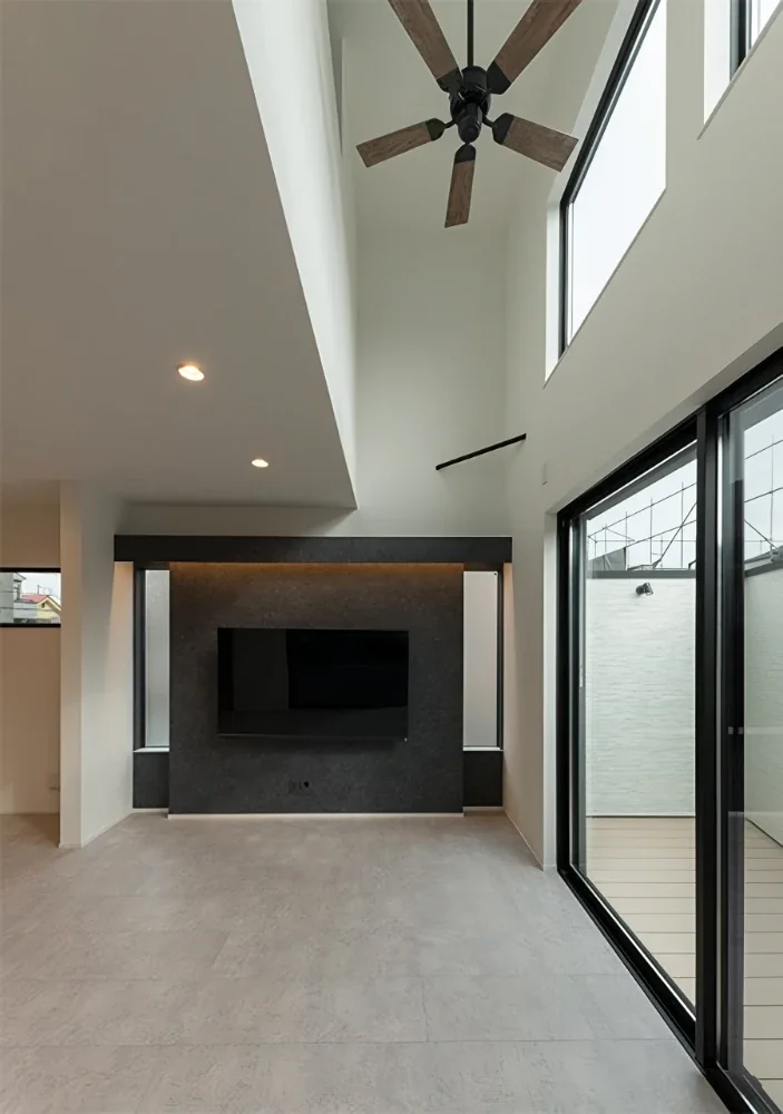 A House Opening Inward to Light and a Terrace