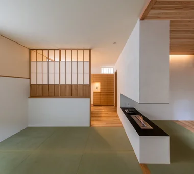 House of Linked Eaves — Built with Japanese Proportions and Materials｜Homes Featuring Courtyards｜Custom-built house｜Living Room