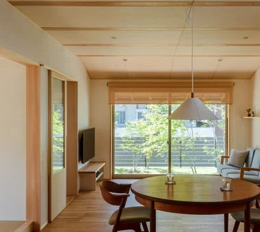House of Hikari — A Compactly Expanding Home for the Child‑Rearing Generation｜Homes with Gardens｜Custom-built house｜Dining Area