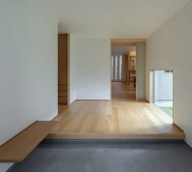 Chiyogaoka House — A spacious, nearby home for the child-rearing generation —｜Custom-built house｜Entrance hall