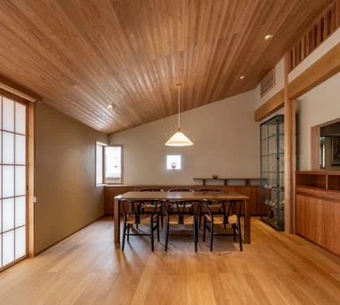 House in Higashi-Ikoma II — Final Residence Overlooking a Rammed-Earth Wall｜Homes with Scenic Views｜Custom-built house｜LDK