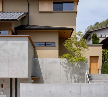 House in Higashi-Ikoma II — Final Residence Overlooking a Rammed-Earth Wall｜Homes with Scenic Views｜Custom-built house｜Exterior