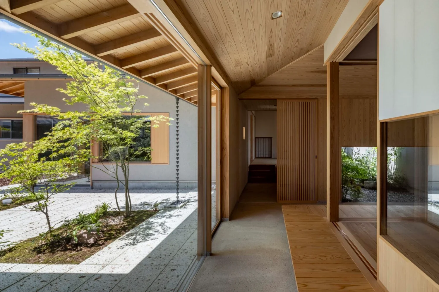 徳島の家 親世帯 －通り土間がつなぐ二世帯住宅－