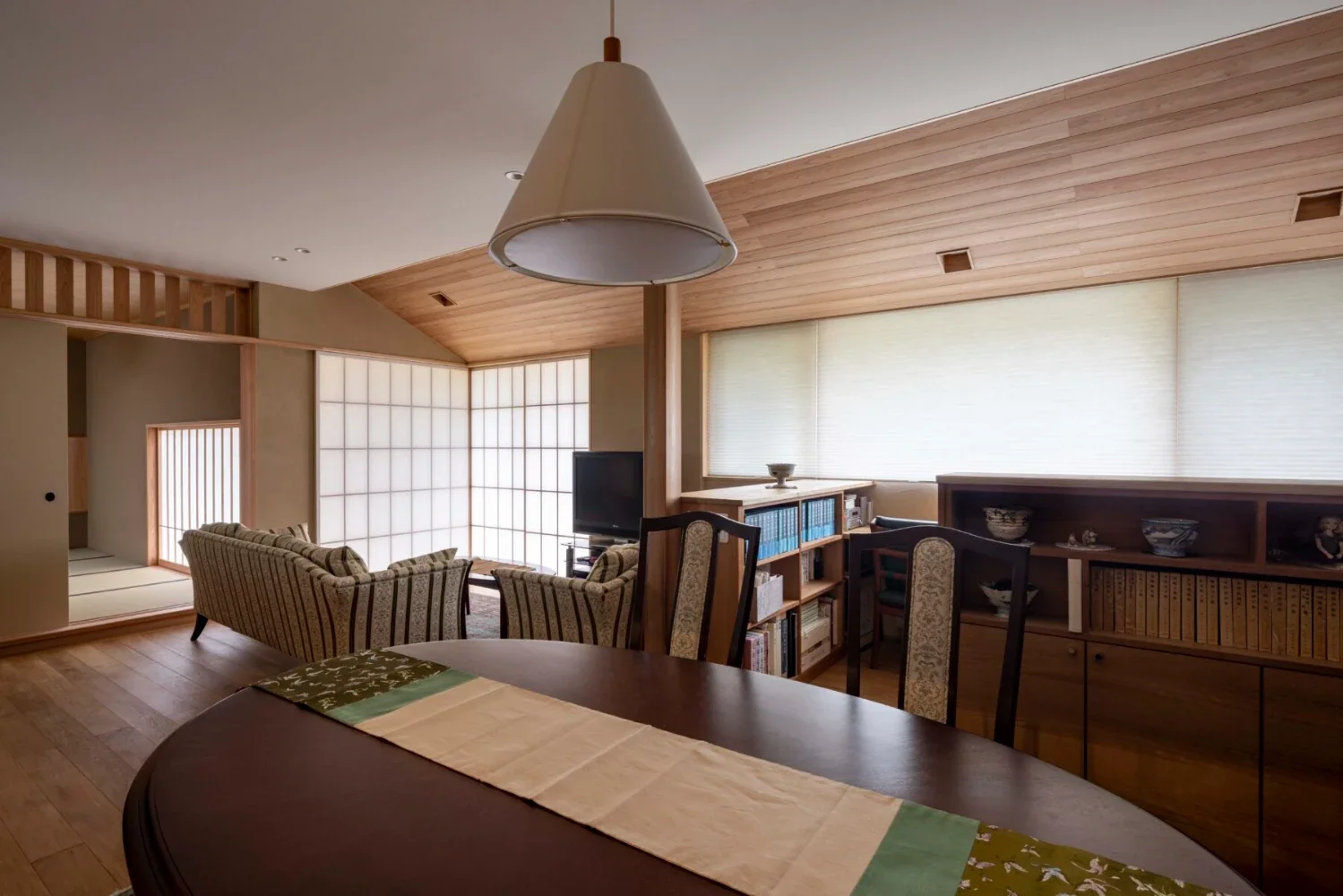 東生駒の家 －三庭の二世帯住宅－
