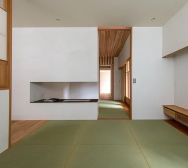 House of Linked Eaves — Built with Japanese Proportions and Materials｜Homes Featuring Courtyards｜Custom-built house｜Living Room