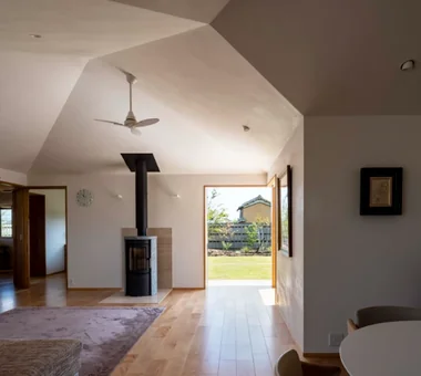 House in Katsuragi — Linked Square Roofs and Mount Nijō｜Homes with Gardens｜Room Tour｜Custom-built house