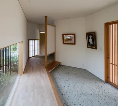 An Artist's Atelier — A Place of Creation Enveloped in Quietude and Tension｜A House with Art｜Custom-built house｜Entrance hall