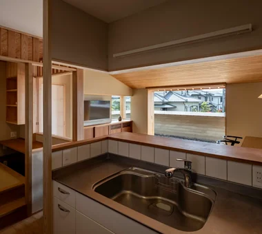 東生駒の家Ⅱ－版築塀をのぞむ終の住処－｜木の家｜注文住宅｜キッチン