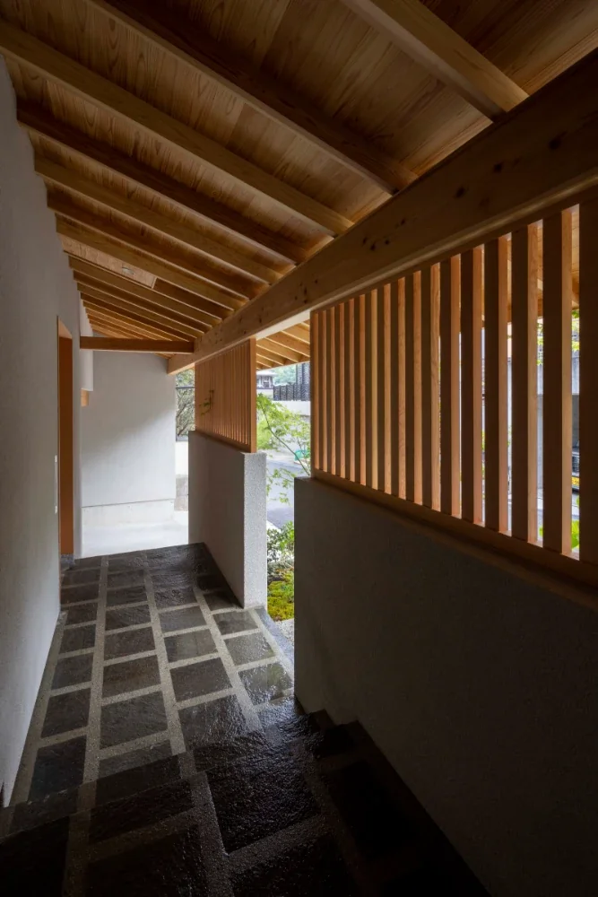 東生駒の家 －三庭の二世帯住宅－