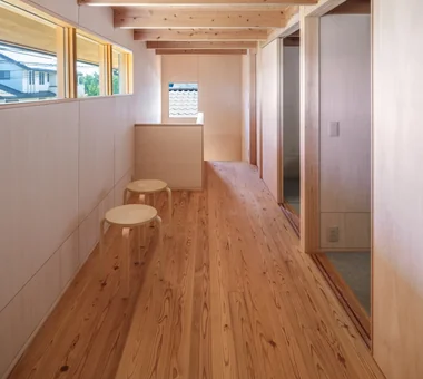 House in Sedomigaoka – A Small Northeast-Facing House｜Homes with Gardens｜Custom-built house｜Corridor
