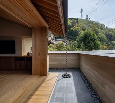 House in Higashi-Ikoma II — Final Residence Overlooking a Rammed-Earth Wall｜Homes with Scenic Views｜Custom-built house｜Terrace