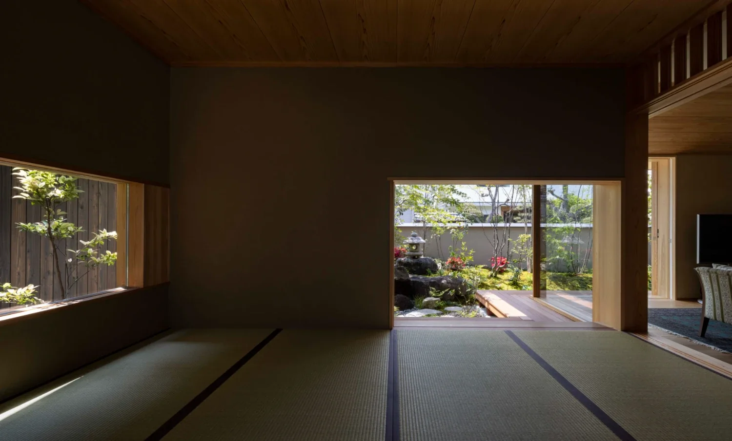 東生駒の家 －三庭の二世帯住宅－