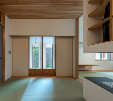 House of Linked Eaves — Built with Japanese Proportions and Materials｜Homes Featuring Courtyards｜Custom-built house｜Living Room