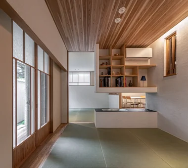 House of Linked Eaves — Built with Japanese Proportions and Materials｜Homes Featuring Courtyards｜Custom-built house｜Living Room