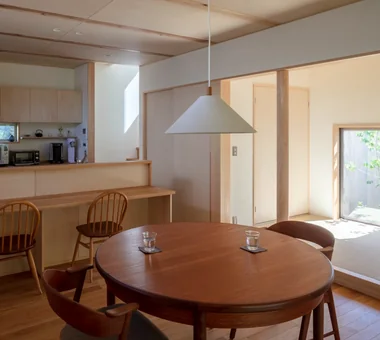 House of Hikari — A Compactly Expanding Home for the Child‑Rearing Generation｜Homes with Gardens｜Custom-built house｜Dining Area