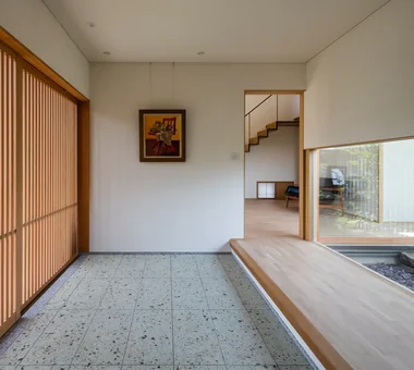 An Artist's Atelier — A Place of Creation Enveloped in Quietude and Tension｜A House with Art｜Custom-built house｜Entrance hall