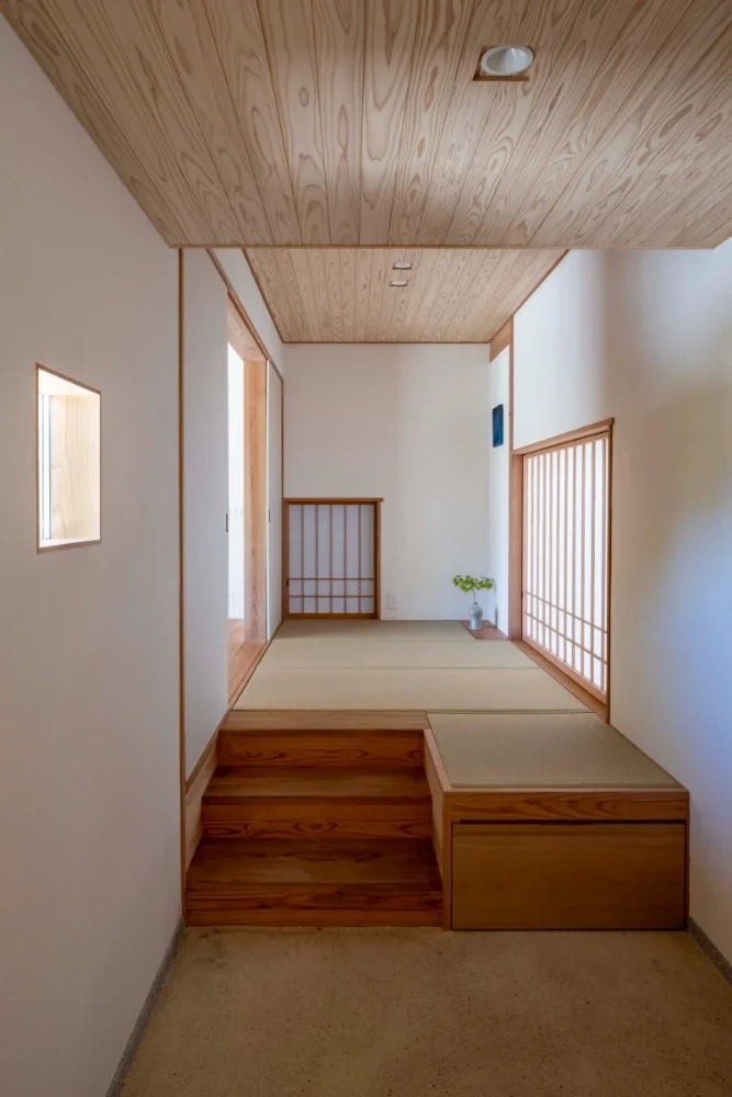 徳島の家 子世帯 －二世帯の暮らしを包み、光を与える屋根－