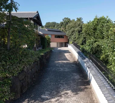 Quiet Waiting Residence — A Final Home as a Private Art Museum｜A House with Art｜Custom-built house｜Approach