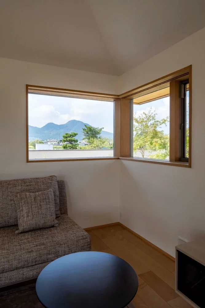 葛城の家－連なる方形屋根と二上山－