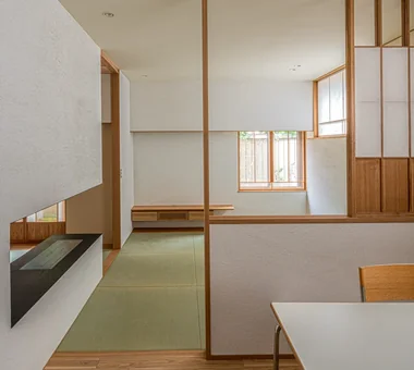 House of Linked Eaves — Built with Japanese Proportions and Materials｜Homes Featuring Courtyards｜Custom-built house｜Dining Area