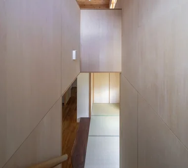 House in Sedomigaoka – A Small Northeast-Facing House｜Homes with Gardens｜Custom-built house｜Stairs