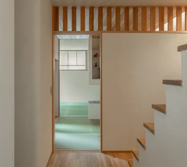 House of Linked Eaves — Built with Japanese Proportions and Materials｜Homes Featuring Courtyards｜Custom-built house｜Corridor