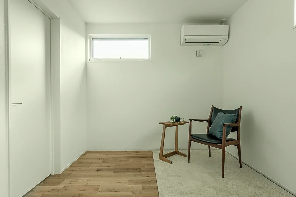 コンパクトでも豊かに暮らすガレージのある平屋