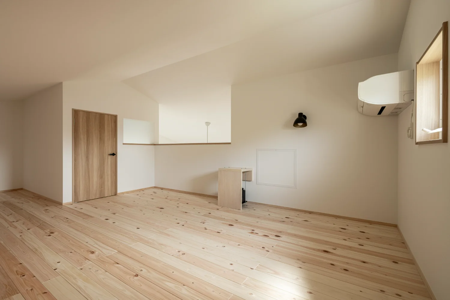 小屋裏部屋は収納兼趣味室として。