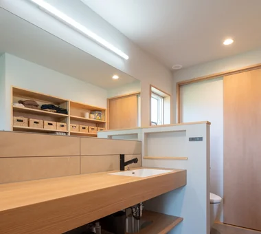 凸凹凸｜设有家庭健身房的住宅｜定制住宅｜洗手间