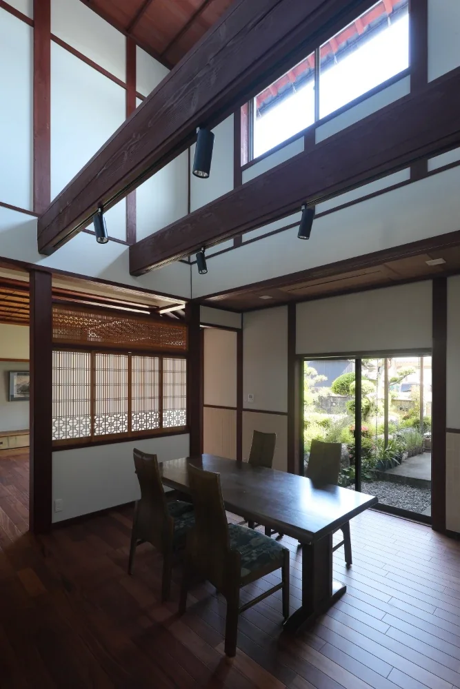 The second-floor slab above the dining room was removed to create a void.