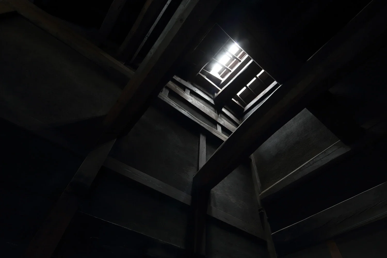 The magnificent roof structure extends overhead, with light filtering through the smoke vent converted into a skylight.