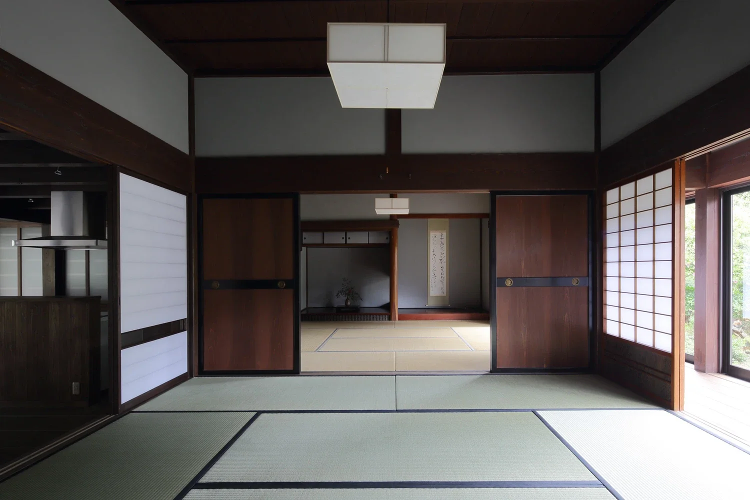 The beautifully restored two adjoining Japanese-style rooms connect to the garden on the north and the newly created LDK on the south.