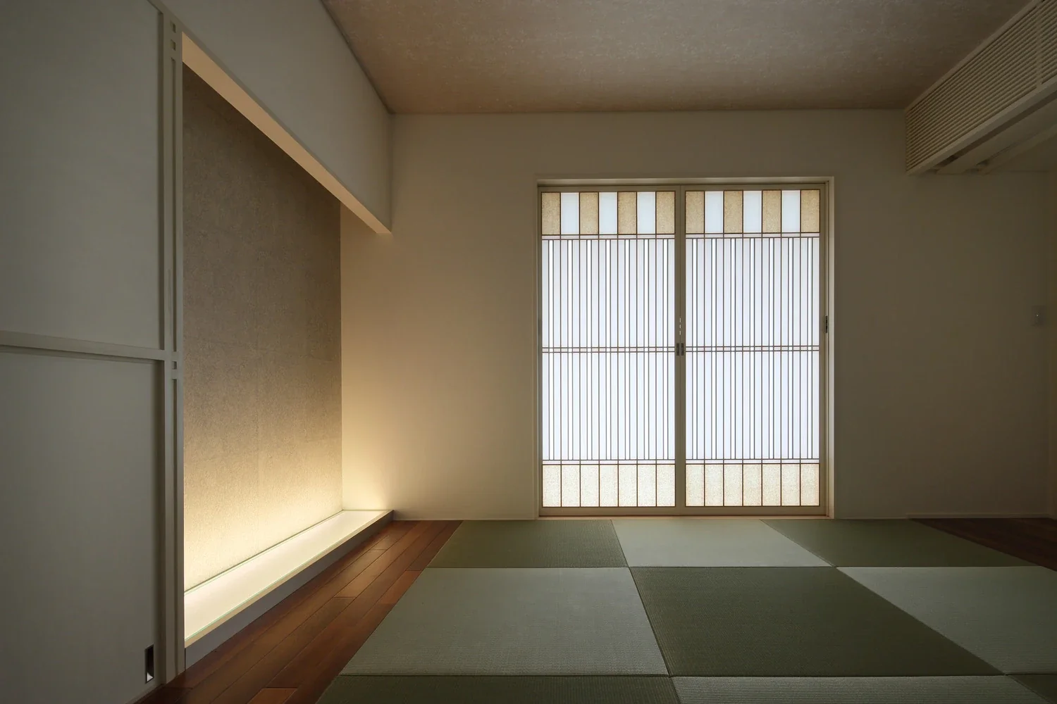 A Japanese-style room finished entirely in washi paper on the walls and ceiling.