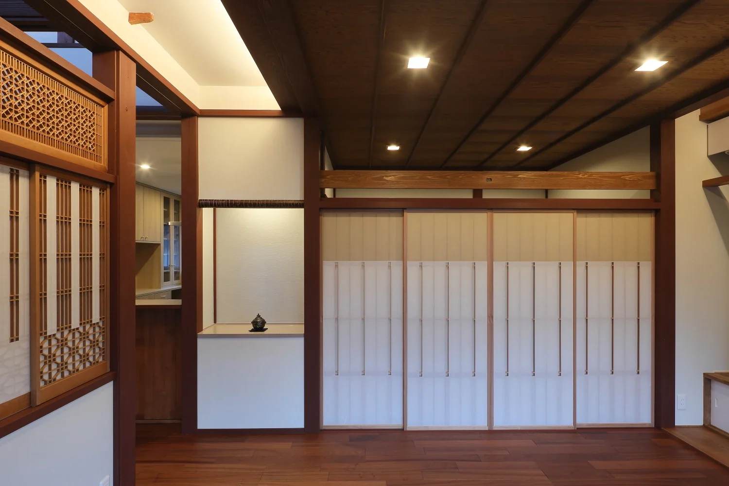 The paper shoji screens between the living room and Buddhist altar room are closed, while the ranma transom remains open.