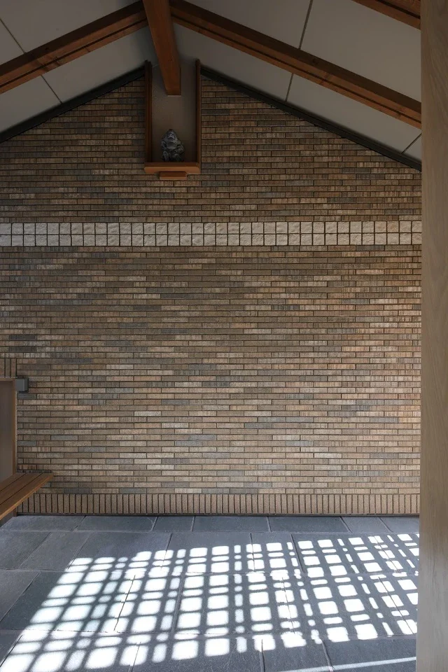 The open-air approach is a generous space with the rising beams left exposed.