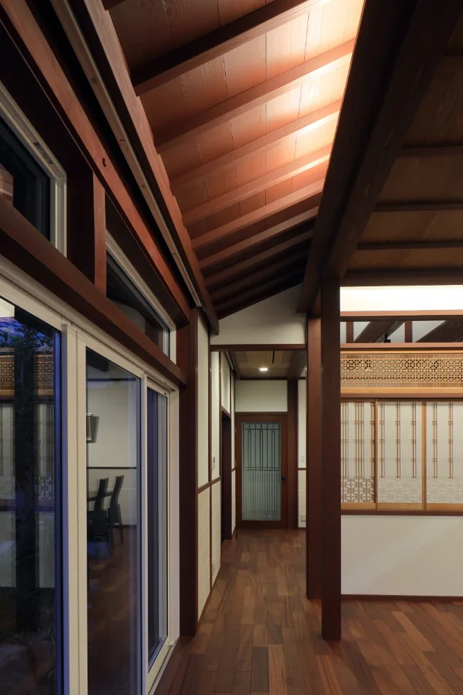 The exposed roof-board ceiling of the wide veranda was insulated and relaid.