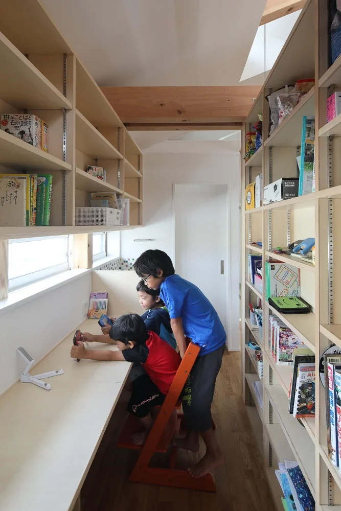 The north-facing desk corner, separated from the dining room, offers a comfortable sense of enclosure.