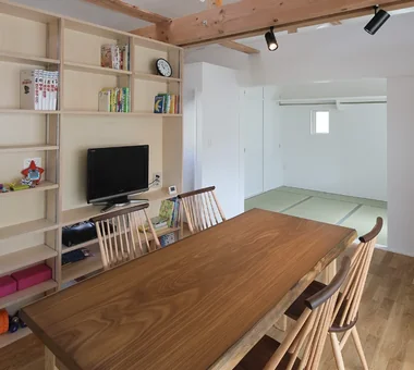 与猫共居的住宅｜斜顶/斜面天花板住宅｜餐厅｜定制住宅