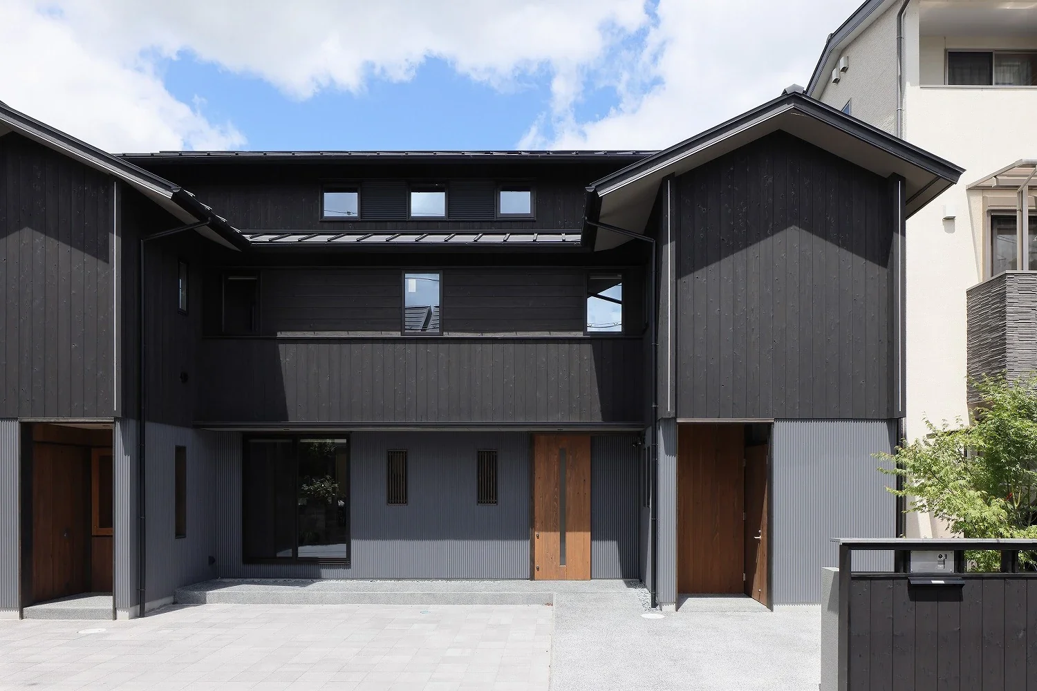 The two-level roof on the second floor is left exposed inside as it is.