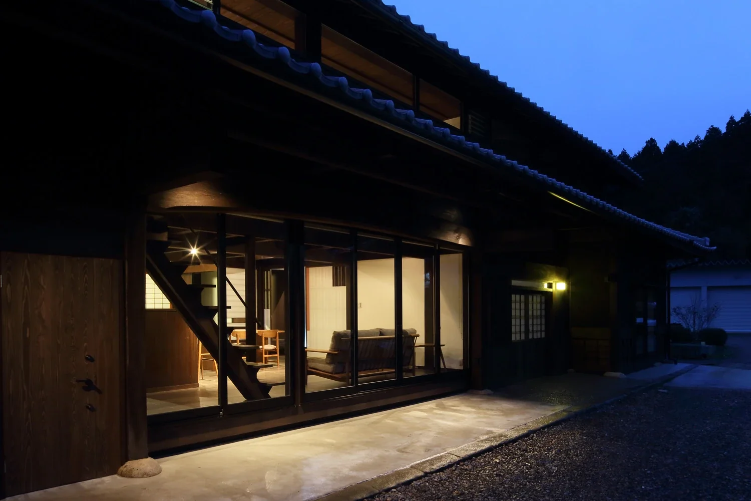 Large windows were installed in the former entrance, transforming it into a living room.