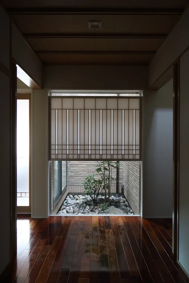 A small courtyard directly opposite the entrance soothes the eye.