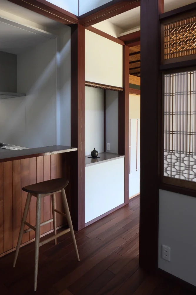 The display shelf reuses the original built-in elements from the side alcove.