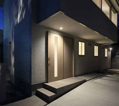 A Home for Living with Cats｜Homes Designed for Living with Cats｜Approach｜Custom-built house
