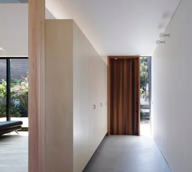House in Tomio｜Modern Residences｜Custom-built house｜Entrance hall